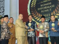 Pemerintah Kabupaten Samosir Menerima Anugerah KIP Kategori Kabupaten Informatif