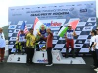 Bupati Samosir dan Wabup Serahkan Hadiah Juara Aquabike World Championship 2023
