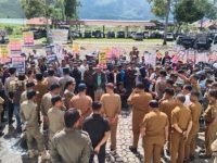 Bupati dan Wakil Bupati Samosir Terima Aksi Damai Masyarakat Kenegerian Sihotang