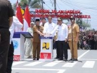 Bupati Asahan Mendampingi Presiden Jokowi Resmikan Jalan Inpres