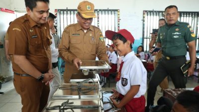 Sekda Pakpak Bharat Launching MBG