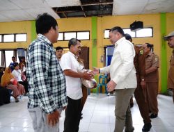 Bupati Franc Bernhard Tumanggor Salurkan Bansos dan Bibit Tanaman untuk Warga STTU Jehe