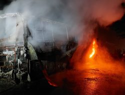 Diduga Korsleting, Bus PT RAPI Terbakar di Jalinsum Asahan