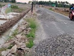 Material Proyek Irigasi Timbun Jalan Warga, Pengguna Mengeluh dan Khawatir Keselamatan