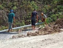 Pipa Putus, Pasokan Air di Kota Salak Terganggu