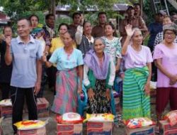 Ratusan KK Terdampak Longsor di Pakpak Bharat Terima Bantuan Sembako