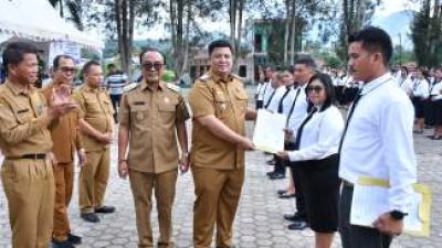 803 PPPK Paruh Waktu Resmi Terima SK di Samosir