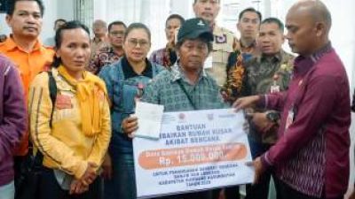 BNPB Salurkan Bantuan Perbaikan Rumah Warga Humbahas