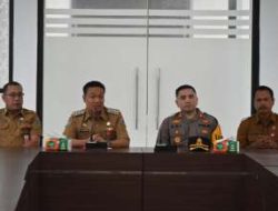 Bupati Oloan Nababan Lepas Tim SMANSADO ke Turnamen Internasional