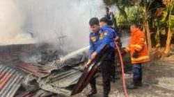 Diduga Bakar Sampah, Rumah Warga di Air Genting Ludes Terbakar