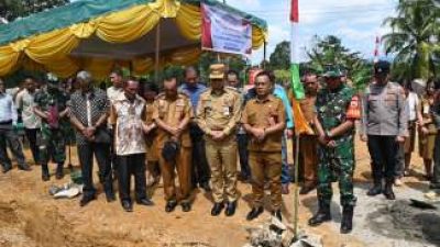 Bupati Oloan Nababan Letakkan Batu Pertama Koperasi Desa