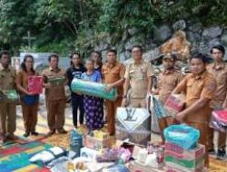 Pemkab Humbahas Salurkan Bantuan Korban Pohon Tumbang