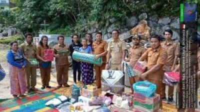 Pemkab Humbahas Salurkan Bantuan Korban Pohon Tumbang