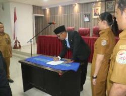 Bupati Taput Lantik Pejabat, Tekankan Efisiensi dan Kinerja