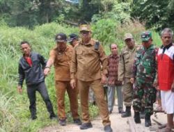 Bupati Taput Tinjau Jembatan Putus di Garoga, Perbaikan Segera Dilakukan