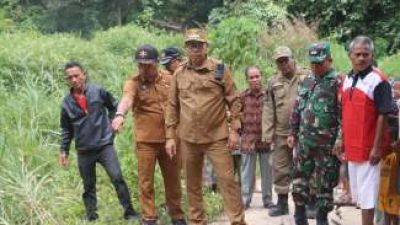 Bupati Taput Tinjau Jembatan Putus di Garoga, Perbaikan Segera Dilakukan
