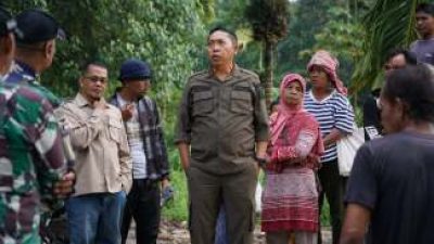 Bupati Taput Tinjau Pembangunan Jembatan Pascabencana