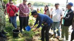 Pemkab Samosir Tebar 1.000 Bibit Ikan dan Tanam Pohon di Danau Toba