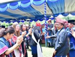 Mangalahat Horbo Warnai Hari Kedua Mangase Taon di Samosir