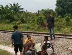 Pemotor Terserempet Kereta di Perlintasan Tanpa Palang, Pemuda Luka Parah