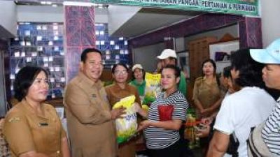 Pemkab Samosir Gelar Gerakan Pangan Murah, Warga Antusias Berburu Sembako Murah