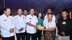 Wabup Ariston Sidauruk Serahkan Bantuan Korban Kebakaran di Simanindo