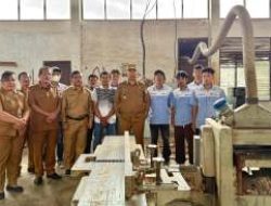 Bupati Taput Dorong Lahirnya Wirausaha Furnitur Baru