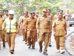 Tingkatkan Aksesibilitas dan Ekonomi Warga, Bupati Taput Tinjau Pembangunan Jalan Hotmix 1,1 KM di Parmonangan